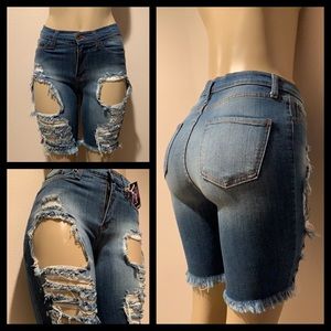 Destroyed bermuda jean shorts